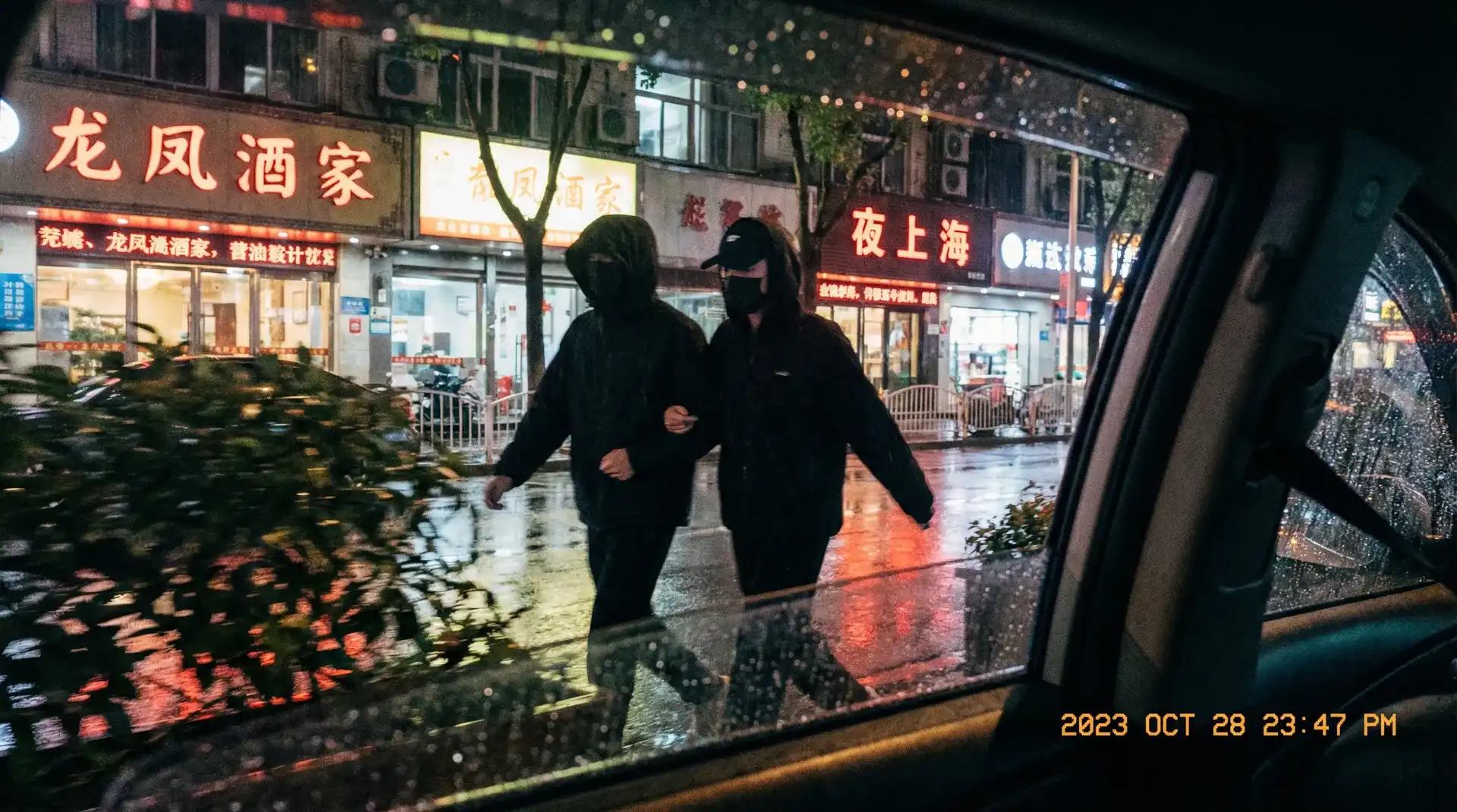 漫蛙网页版 - 顶流明星深夜密会现场抓拍照片